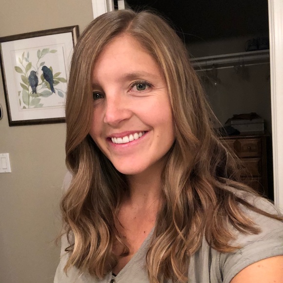 Meet your Posher, Lauren - Picture 2 of 6